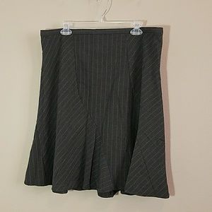 Old Navy sz 12 gray pinstripe skirt